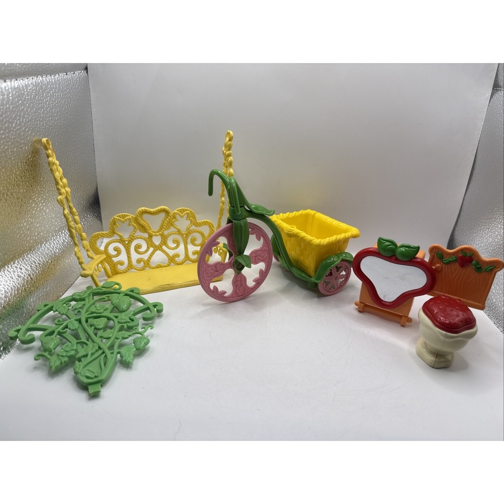 Strawberry Shortcake Berry Happy Home Swing Trellis Toilet Mirror Cabinet Bike